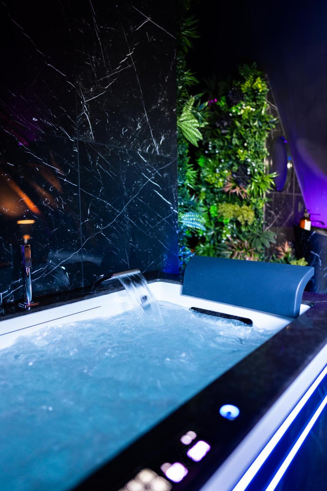 סומור L'Evasion, Romantisme, Volupte & Jacuzzi מראה חיצוני תמונה